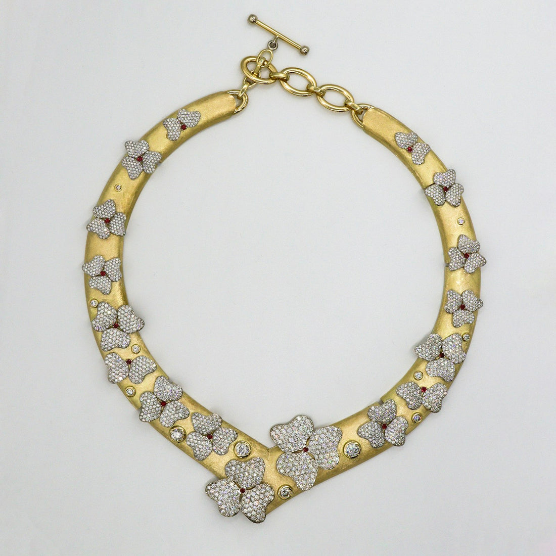 How to Care for Solid Gold Jewellery So It Lasts a Lifetime