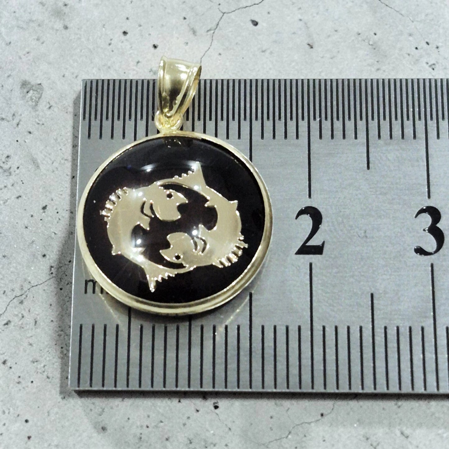14K Pisces Gold Zodiac Pendant | Changing Color Mood Stone | Qutahia Jewelry